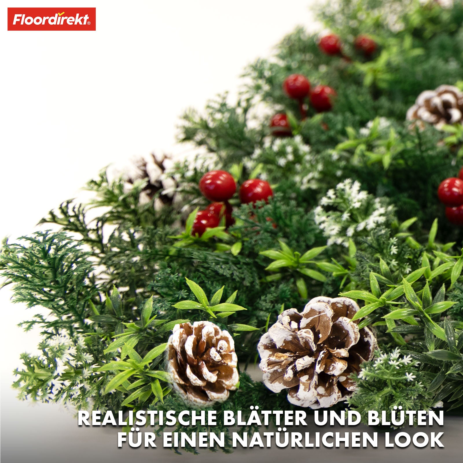 Mur végétal | Festive | Décoration de Noël avec baies rouges, pommes de pin & accents verts | 50 x 50 cm