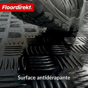 Revêtement de sol PVC | Bullet | Aspect tôle striée | Antidérapant & Facile d’entretien | Au mètre / Découpe sur mesure | Largeur 110 cm